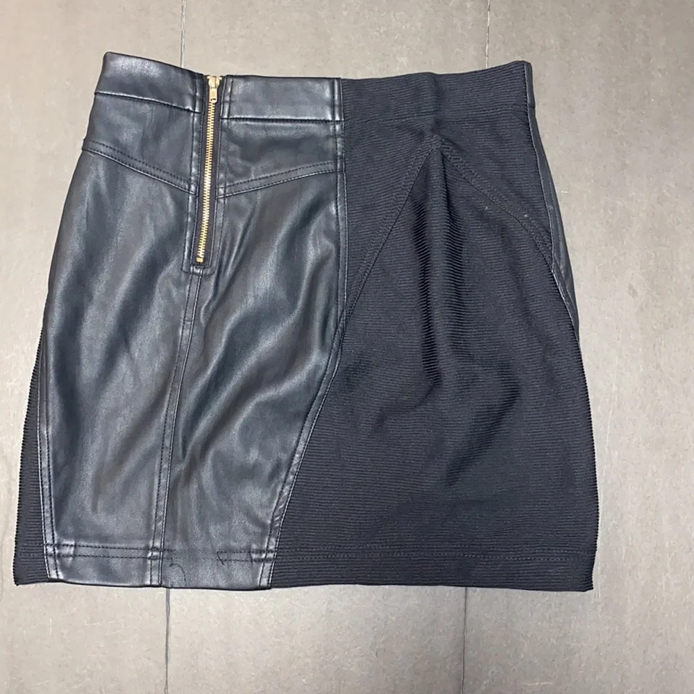 Marilyn Monroe Small Faux Leather Skirt - Picture 4 of 7